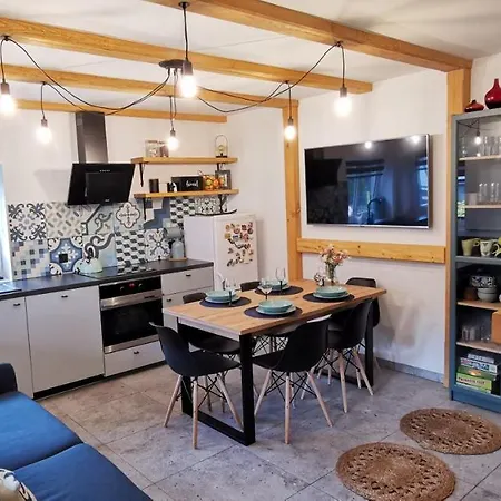 Dwie Damy Na Gwizdowce 8 別荘 *